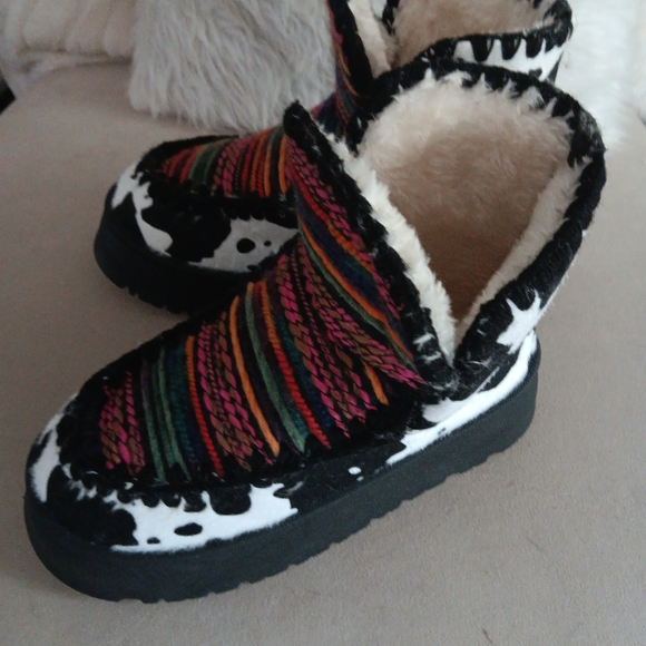 Western Cow Print Snow Boots For Women – Stylish And Cozy Winter Footwear - Picture 7 of 7
